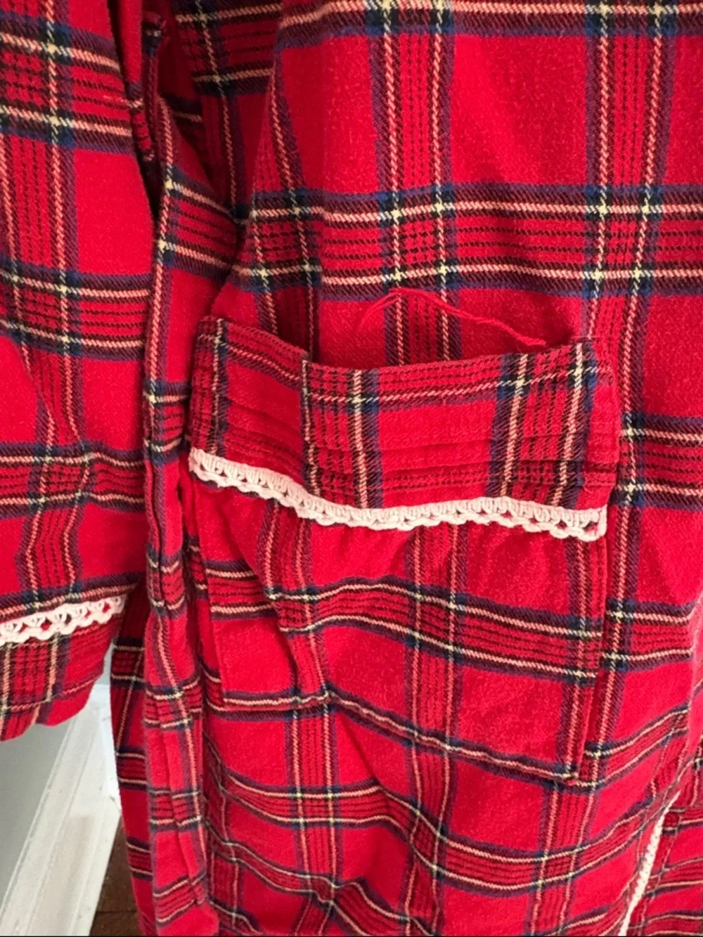 Lee Valley cozy red